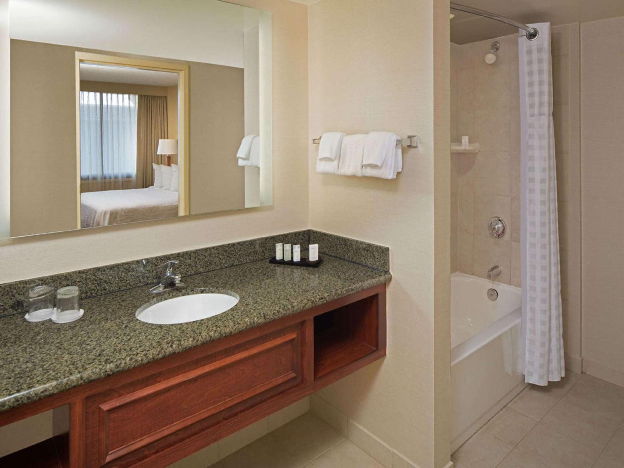 Embassy Suites Winston-Salem Exteriér fotografie