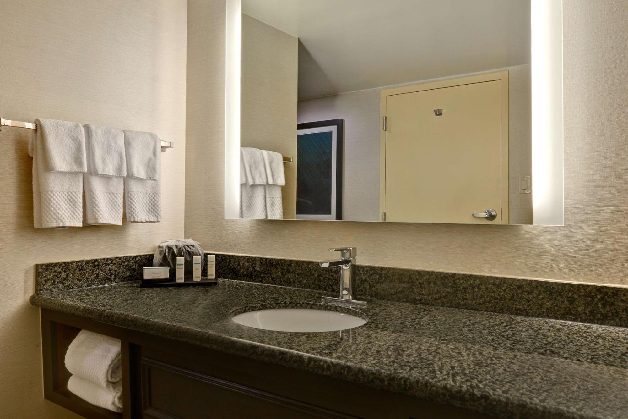 Embassy Suites Winston-Salem Exteriér fotografie